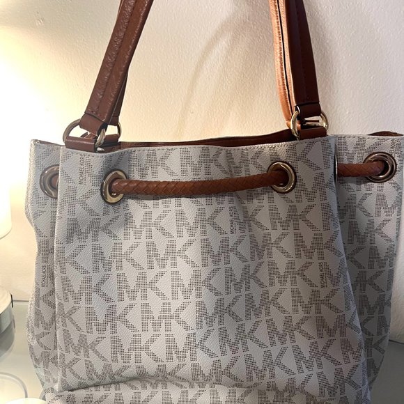 Michael Kors Tote Bag - Picture 8 of 10